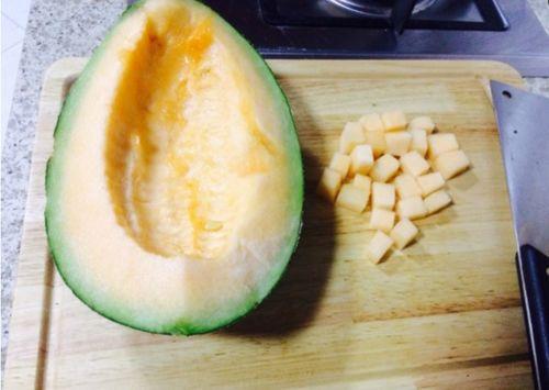 小斌吃哈密瓜,小斌的哈密瓜美食之旅